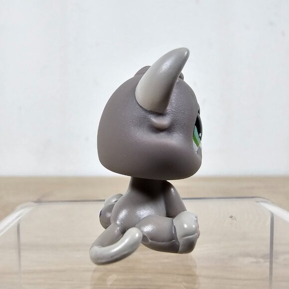 Hasbro Littlest Pet Shop #1607 Kitten Cat Gray Green Eyes Pink Hood Accessory - Picture 6 of 10